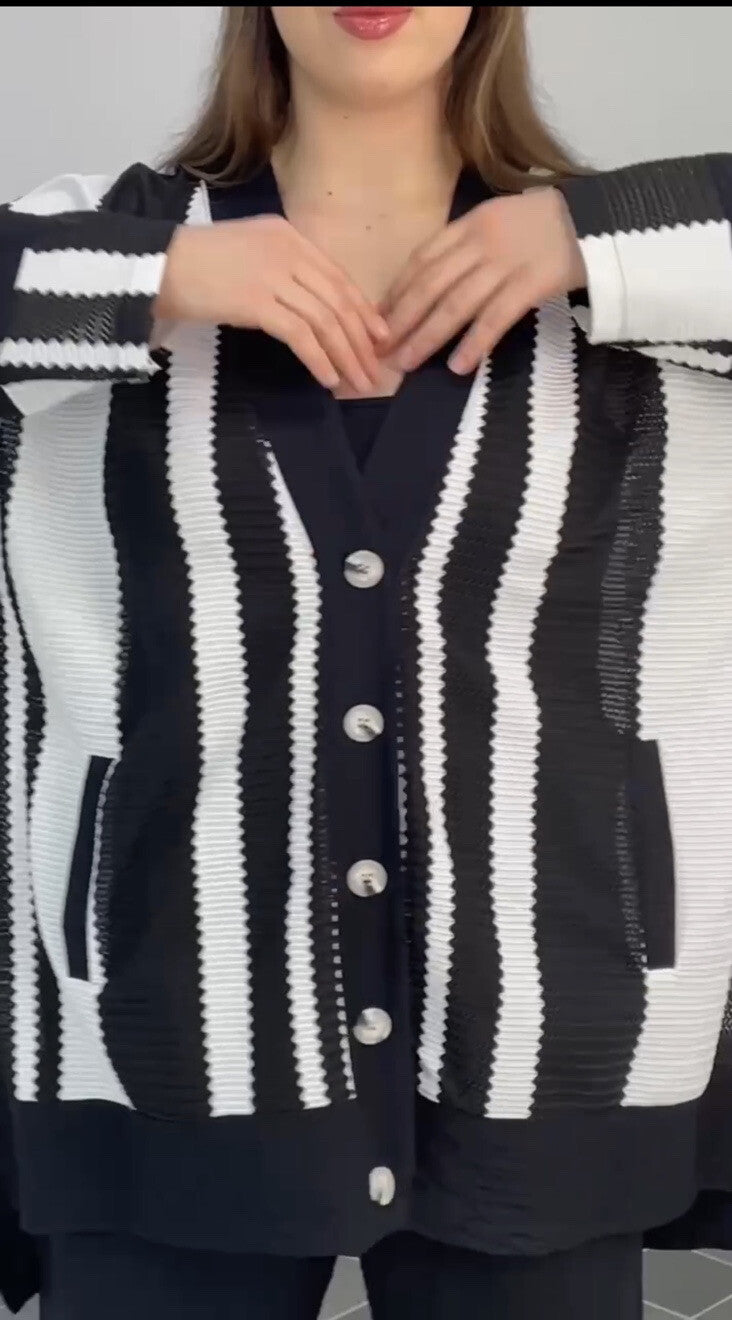 LaVelina 2 PCs Suit, Sz 18/48, Made In Turkey – Black & White Striped Set