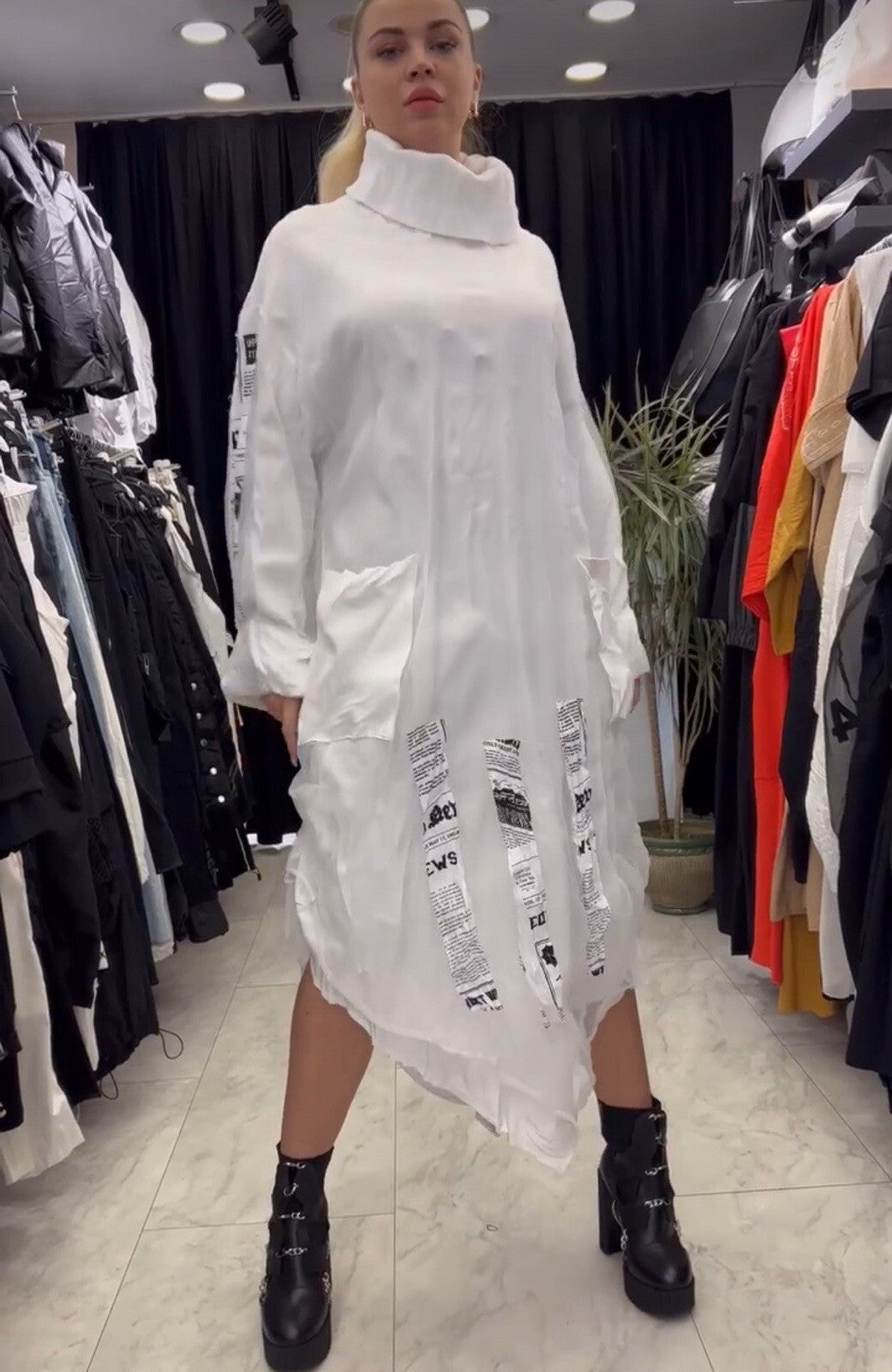 H4 White Oversized Dress with Newspaper Print, Sz 16-18/38 Made In Turkey