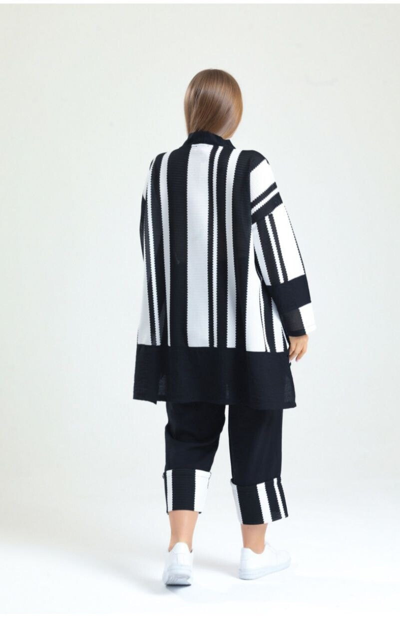 LaVelina 2 PCs Suit, Sz 18/48, Made In Turkey – Black & White Striped Set