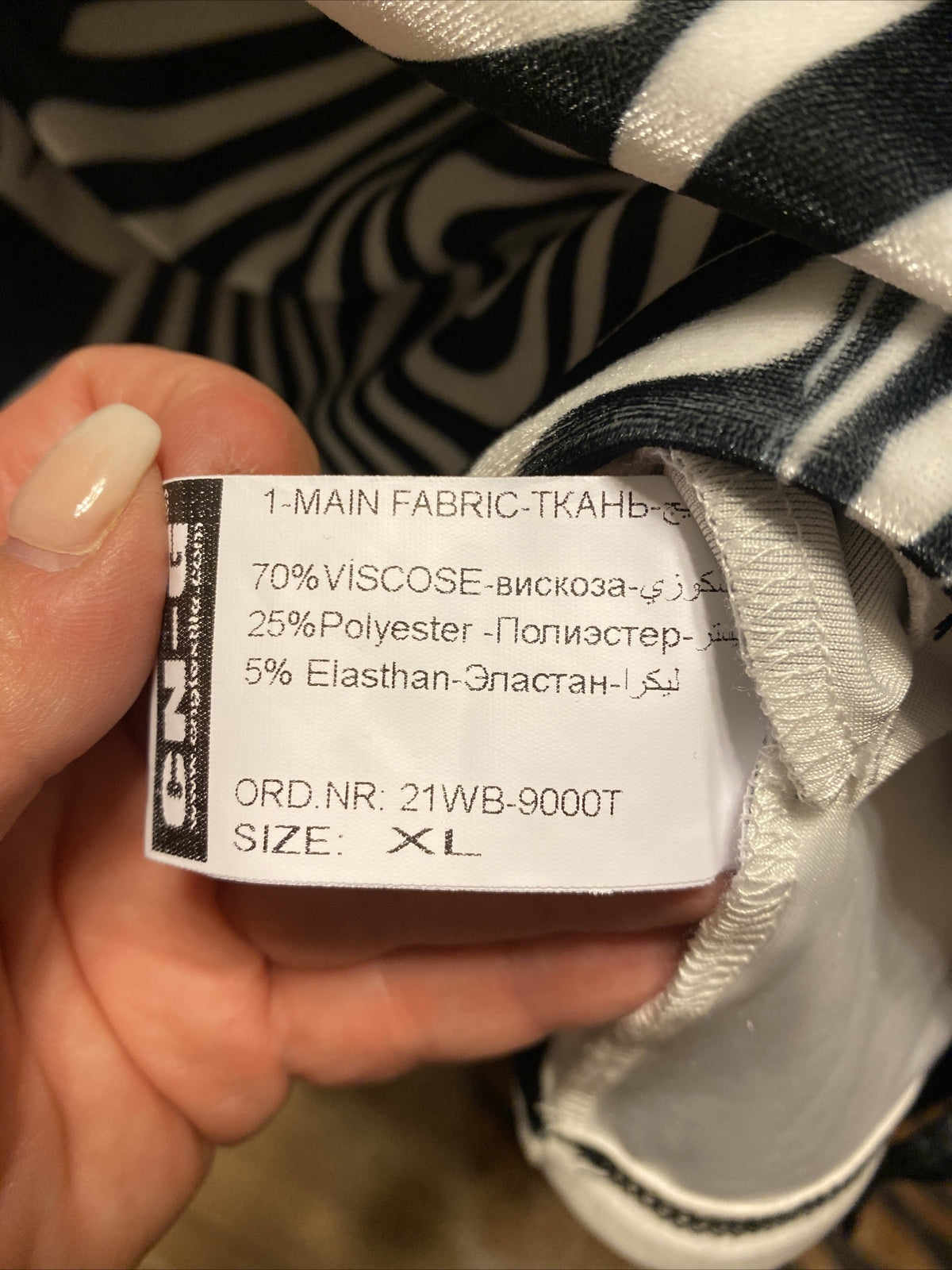 CN-G 2 Pcs Black & White Geometric Suit Sz 18, Made In Turkey