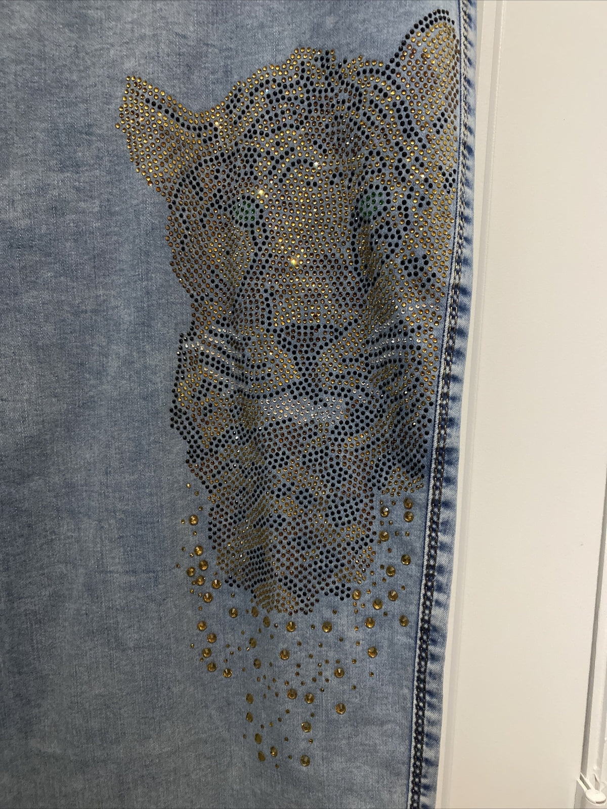 🛍️ Title:SALE!!!! Zanessi Jeans Sz 24, Crystal Tiger Design, Made In Turkey