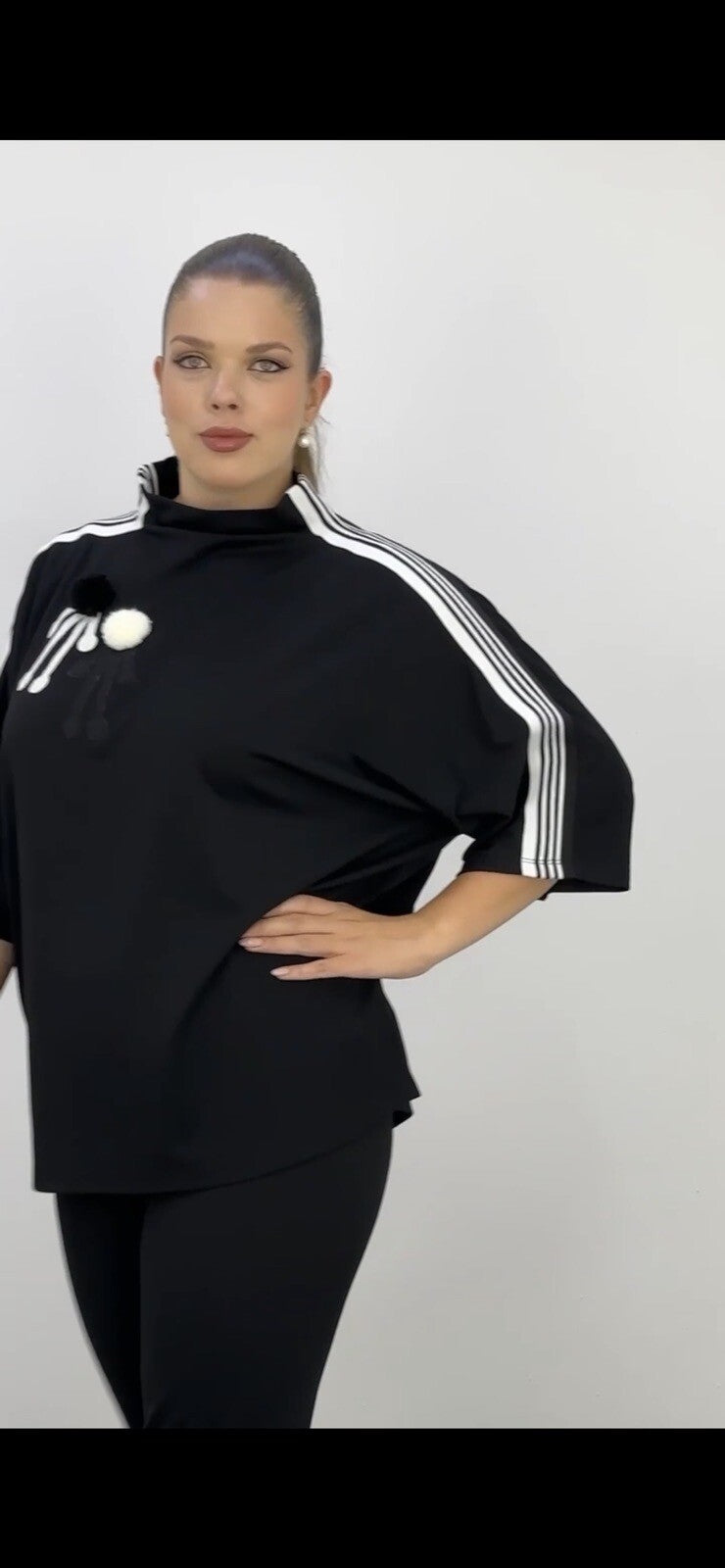 Darkwin Pom Pom Oversized Black Top Sz 18/1 Made In Turkey