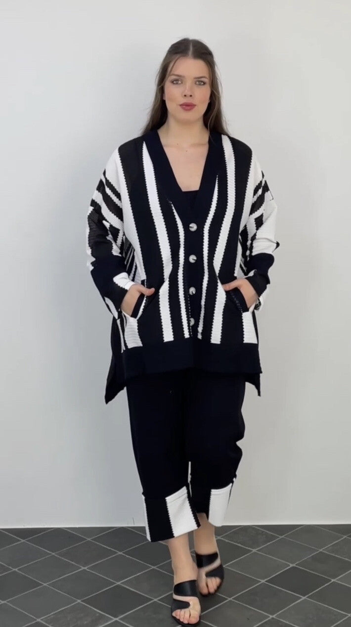 LaVelina 2 PCs Suit, Sz 18/48, Made In Turkey – Black & White Striped Set