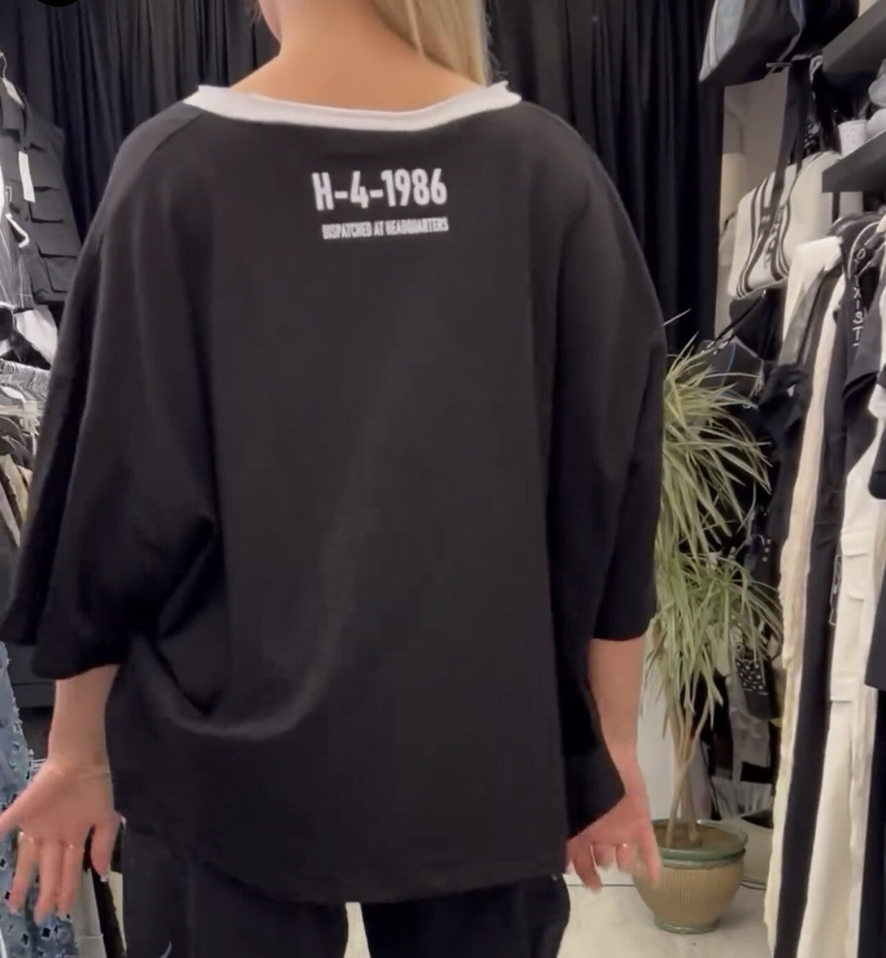H4 Oversized Graphic Top Sz 16–22/38 Made In Turkey