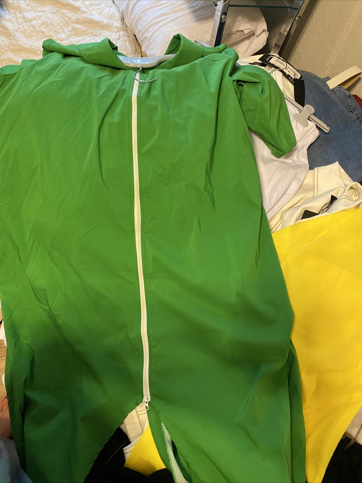 Darkwin 2 Pcs Suit, Green Tunic w/ Star & White Pants, Sz 16, Made In Turkey