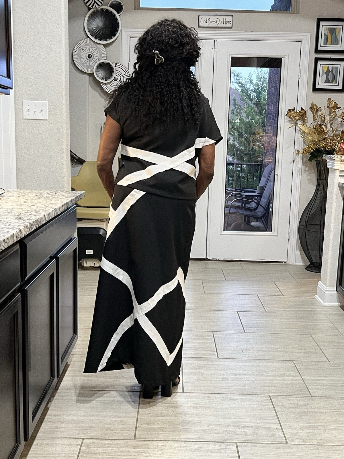 Bukezy Women’s 2-Piece Suit Sz XS Made in Turkey Black Ivory Geometric Set