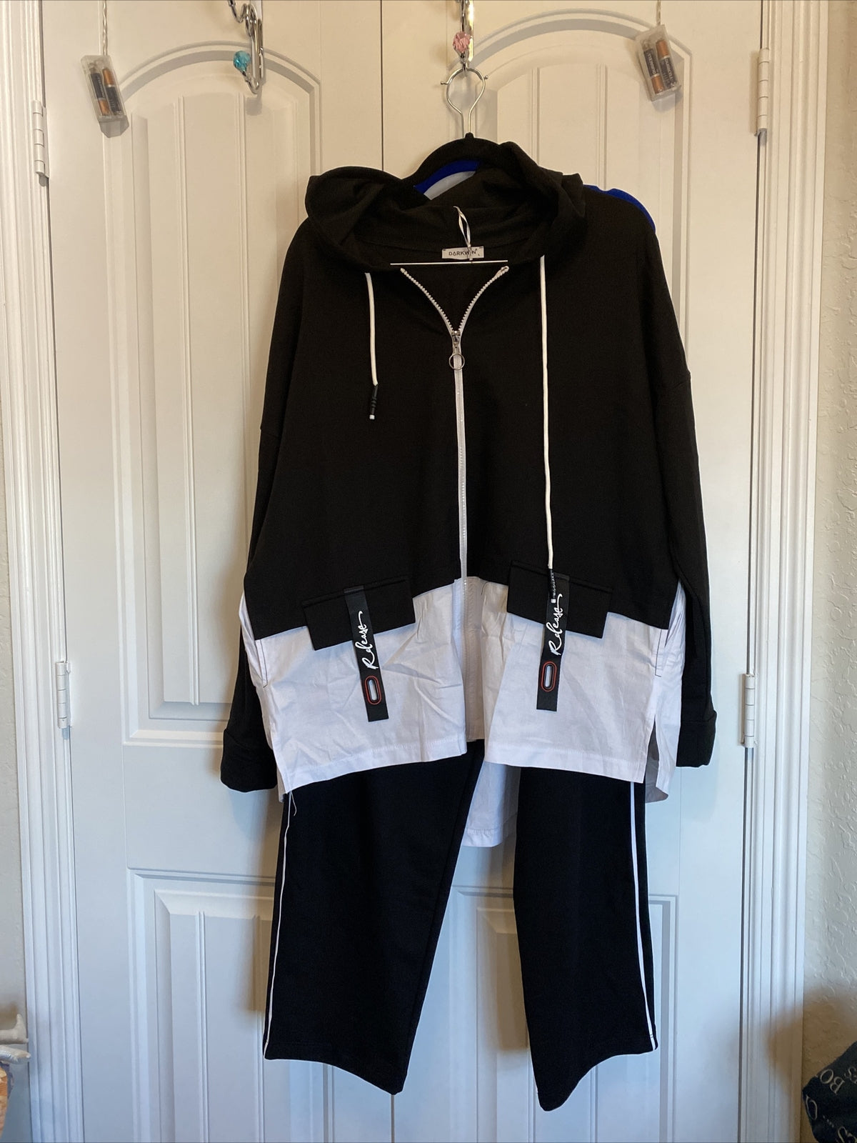 Darkwin Black & White Sporty 2 Pcs Suit, Sz 20. Made in Turkey