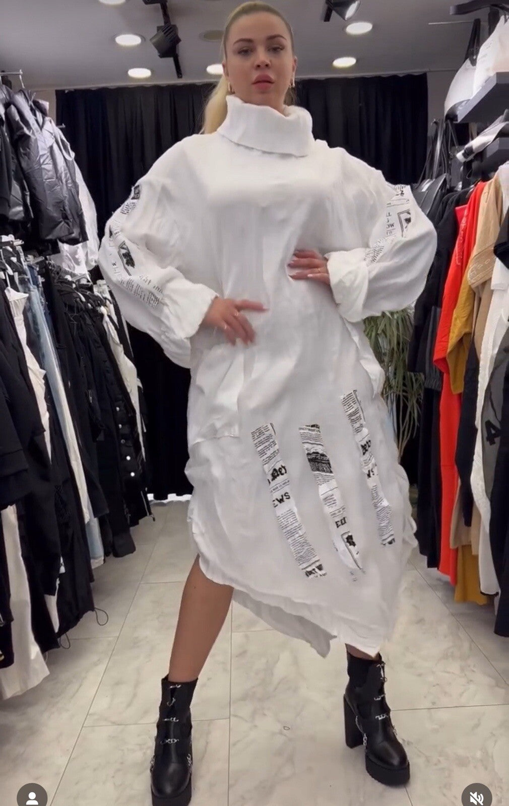 H4 White Oversized Dress with Newspaper Print, Sz 16-18/38 Made In Turkey