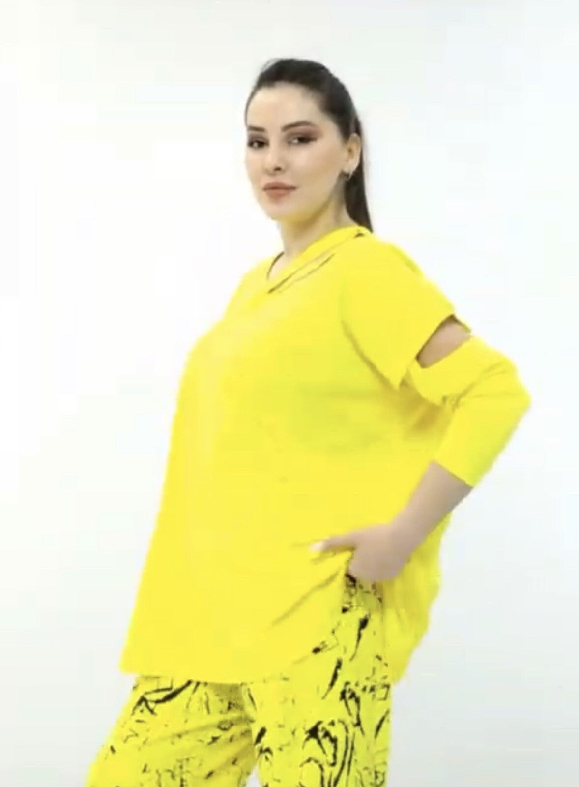 Divas Planet Yellow Cutout Shoulder Top Sz 3XL/3 Made In Turkey