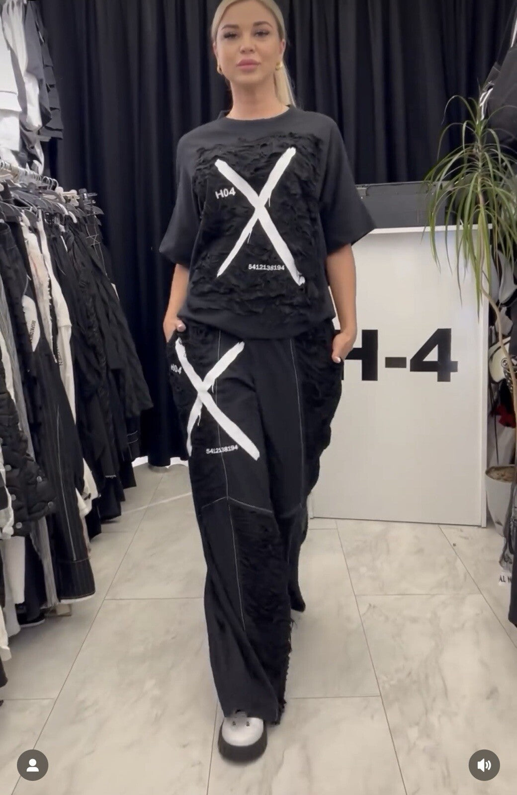 H4 Women’s 2-Piece Suit Sz 8/36 Made in Turkey Black X Graphic Top & Pants