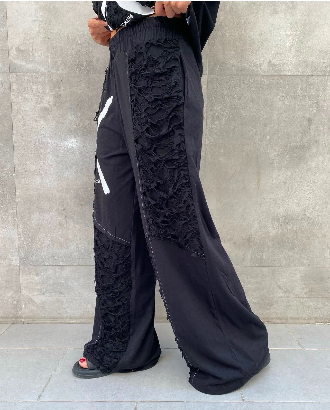 H4 Women’s 2-Piece Suit Sz 8/36 Made in Turkey Black X Graphic Top & Pants