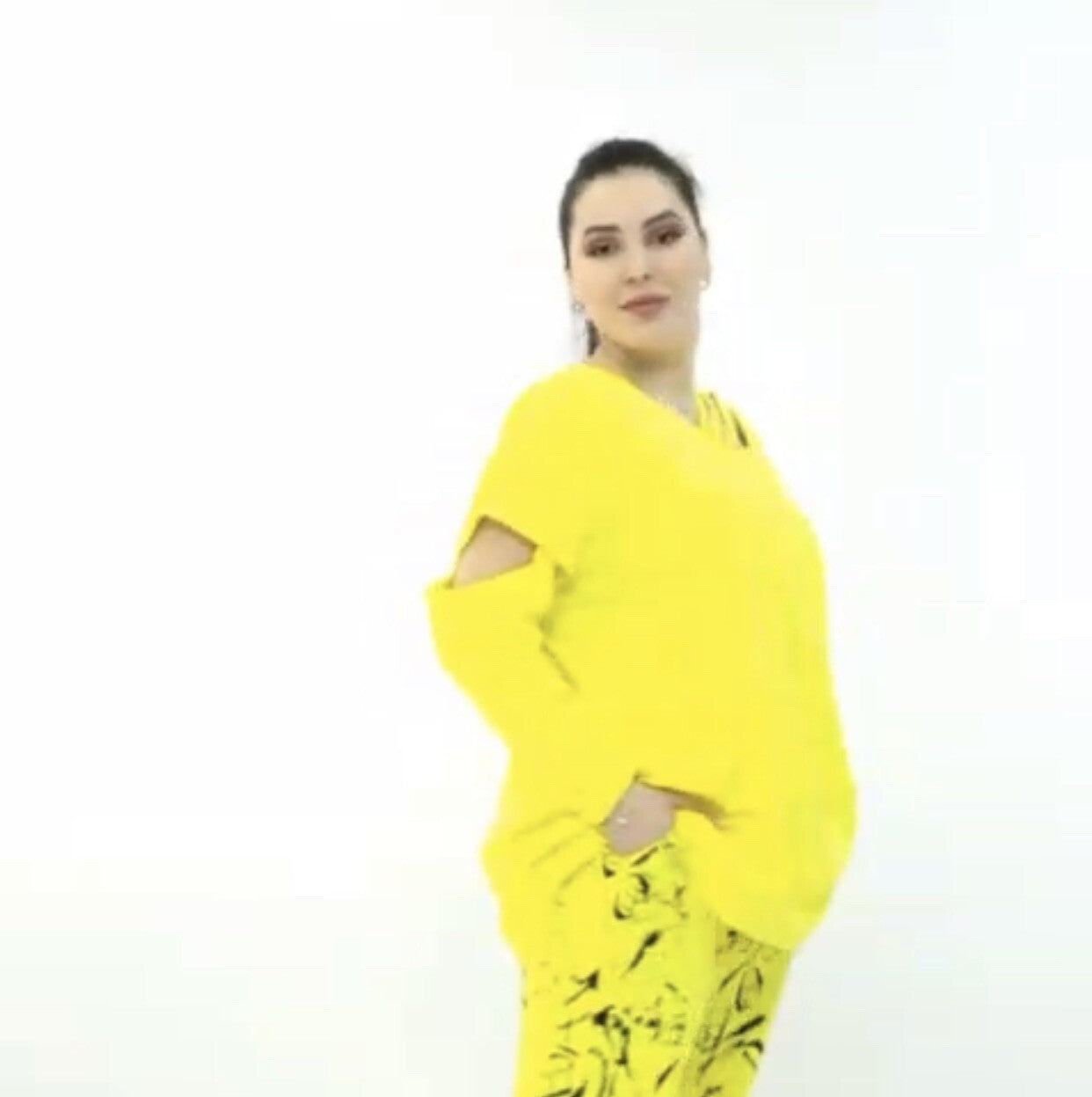 Divas Planet Yellow Cutout Shoulder Top Sz 3XL/3 Made In Turkey