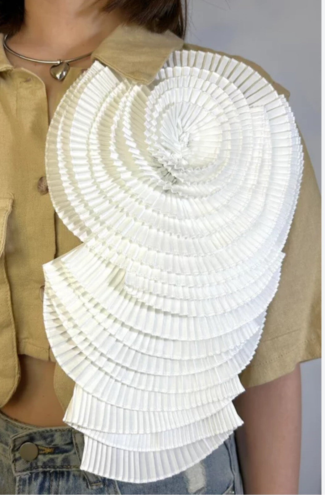 Elegant White Decorative Flower Accent – Made in Turkey