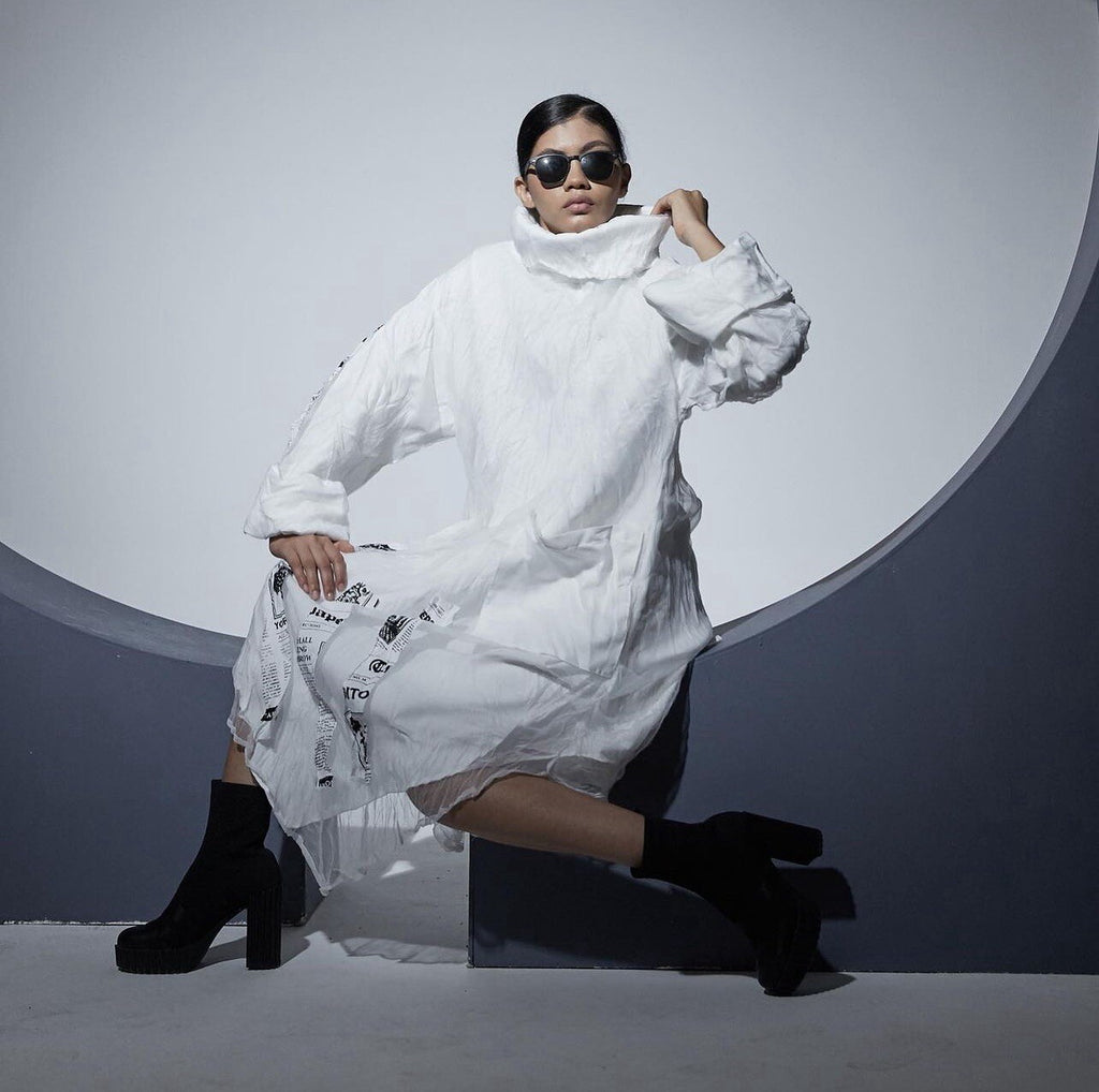 H4 White Oversized Dress with Newspaper Print, Sz 16-18/38 Made In Turkey