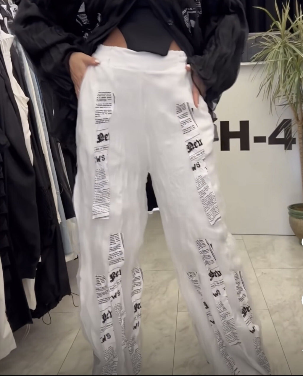 H4 White Statement Pants Sz 6/36, Textured Newspaper Print, Made In Turkey