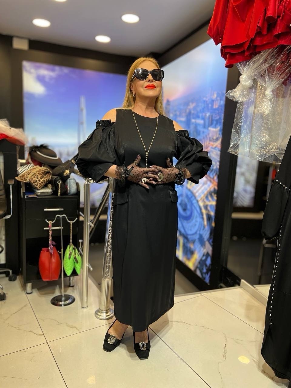 Ebberro Black Elegant Dress – Sz 12/44 – Classy Cold-Shoulder Style